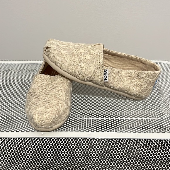 Shoes - Picture 2 of 5